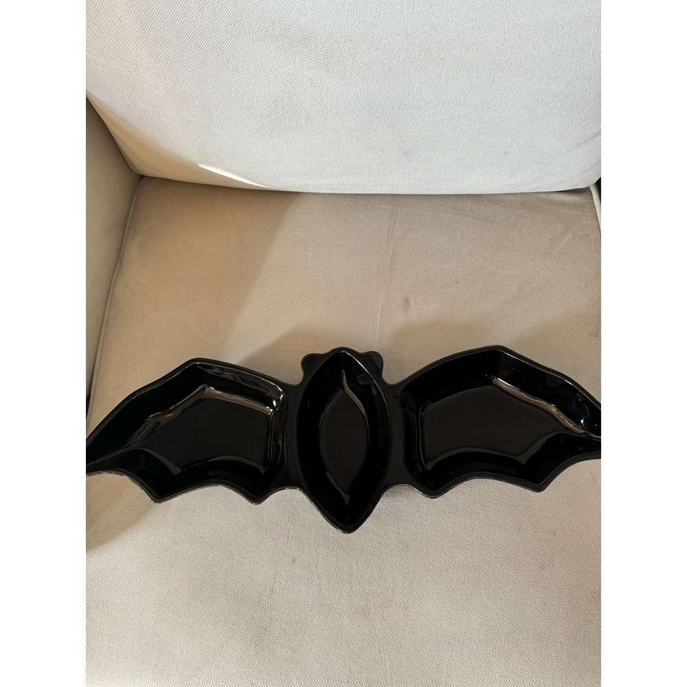 Bat wing dish